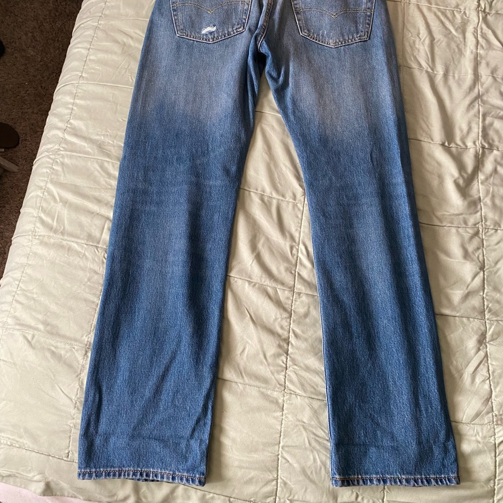Blue Levi’s jeans 501